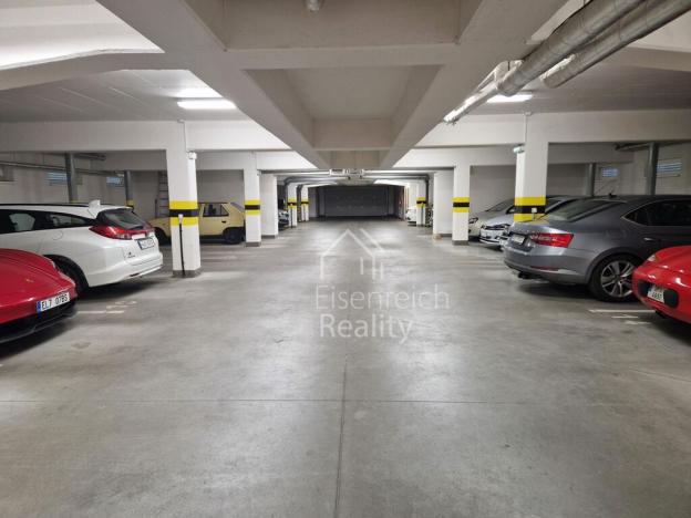 Prodej garážového stání, Hradec Králové - Nový Hradec Králové, Rybova, 10 m2