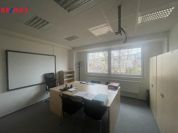 Prodej výrobních prostor, Zlín, 729 m2