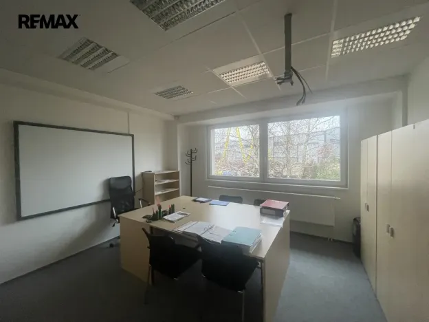 Prodej výrobních prostor, Zlín, 729 m2