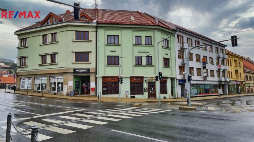 Pronájem obchodního prostoru, Třebíč - Vnitřní Město, Komenského nám., 100 m2