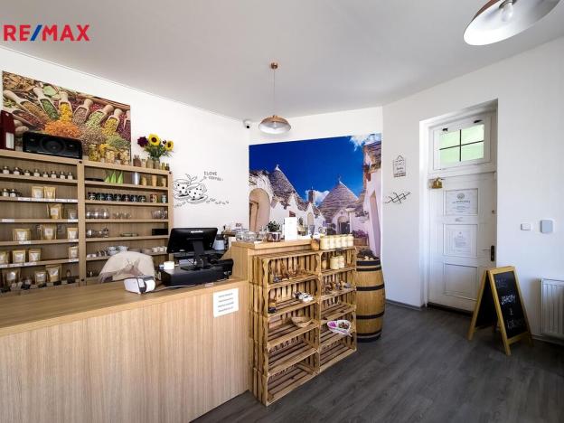 Pronájem obchodního prostoru, Třebíč - Vnitřní Město, Komenského nám., 100 m2