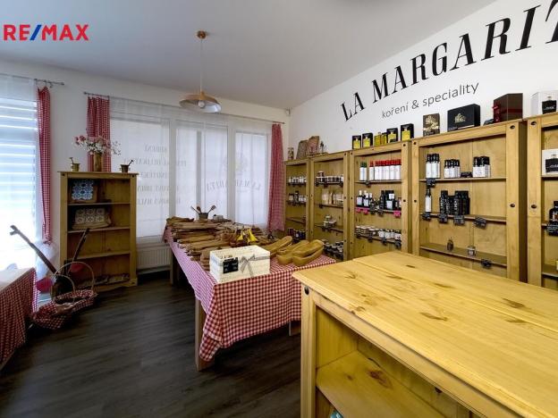 Pronájem obchodního prostoru, Třebíč - Vnitřní Město, Komenského nám., 100 m2