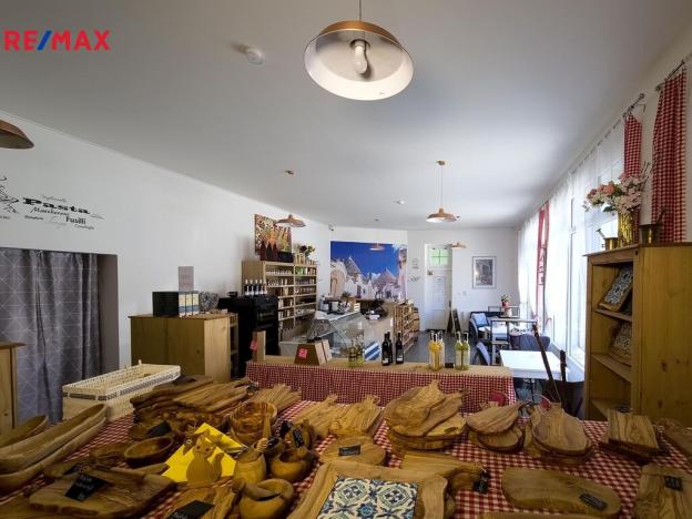 Pronájem obchodního prostoru, Třebíč - Vnitřní Město, Komenského nám., 100 m2