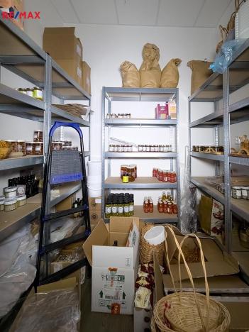 Pronájem obchodního prostoru, Třebíč - Vnitřní Město, Komenského nám., 100 m2