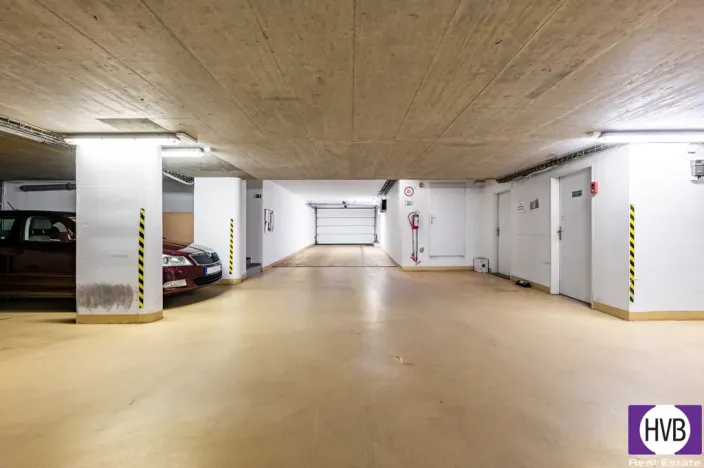 Prodej garážového stání, Praha, Nad motolskou nemocnicí, 13 m2