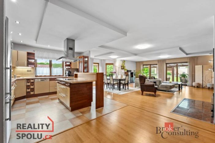 Prodej rodinného domu, Mokrovousy, 221 m2