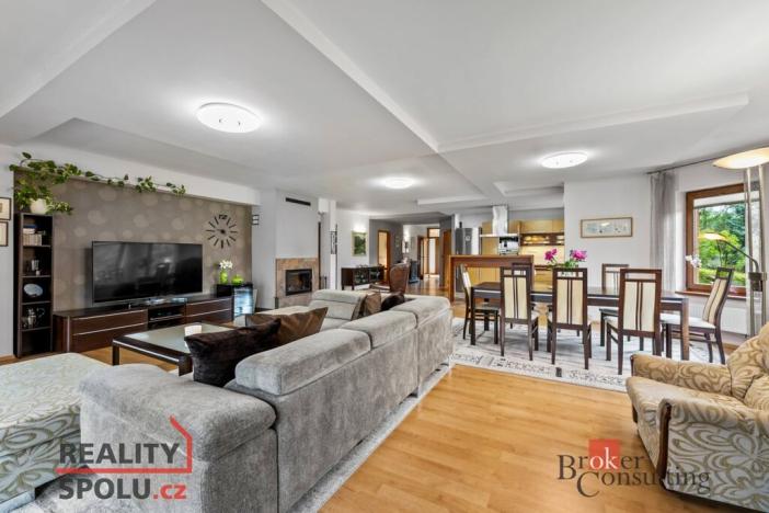 Prodej rodinného domu, Mokrovousy, 221 m2