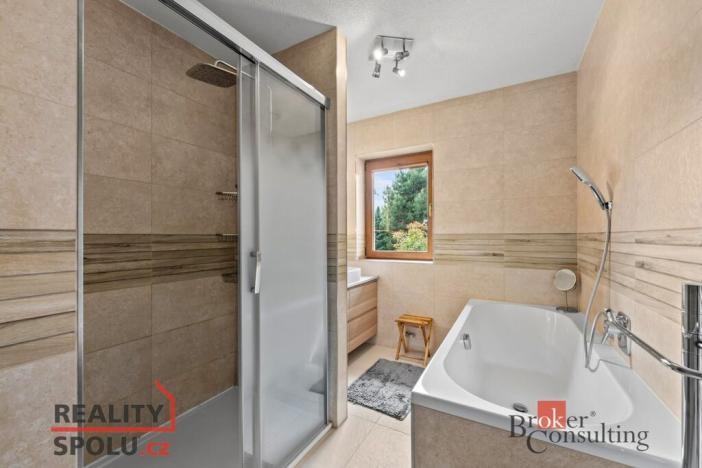 Prodej rodinného domu, Mokrovousy, 221 m2