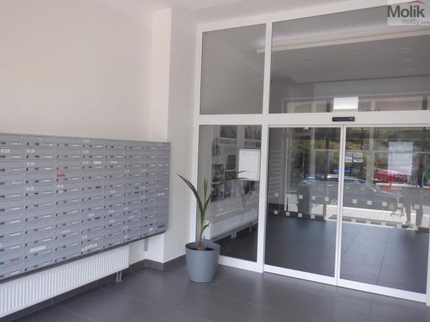 Pronájem bytu 1+kk, Chomutov, Březenecká, 28 m2