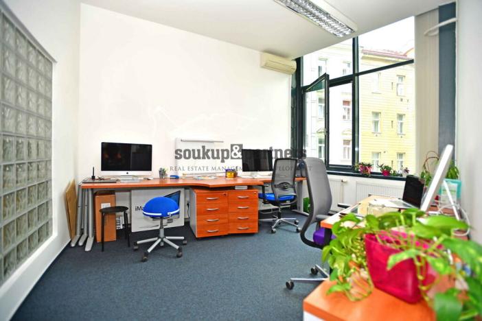 Pronájem kanceláře, Praha - Karlín, Pobřežní, 125 m2