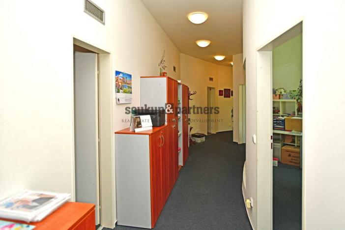 Pronájem kanceláře, Praha - Karlín, Pobřežní, 125 m2