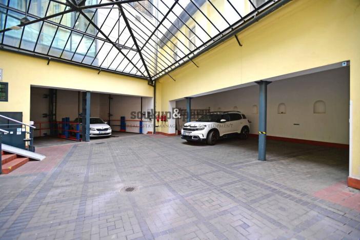 Pronájem kanceláře, Praha - Karlín, Pobřežní, 125 m2