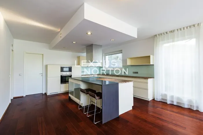 Pronájem rodinného domu, Praha - Dejvice, Štiplova, 219 m2