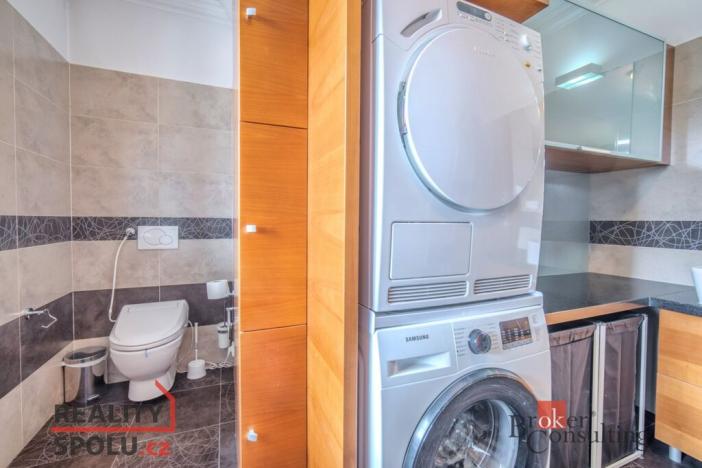 Prodej rodinného domu, Praha - Horní Počernice, Zárybnická, 307 m2