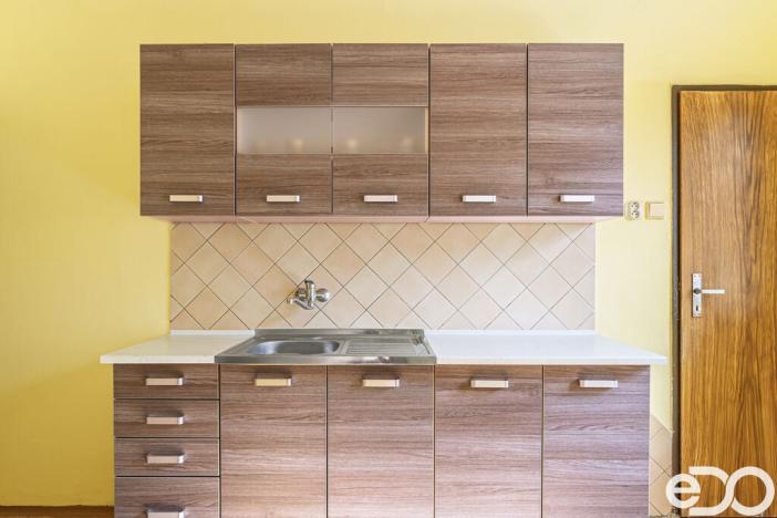 Prodej bytu 2+1, Skřivany, Nádražní, 60 m2