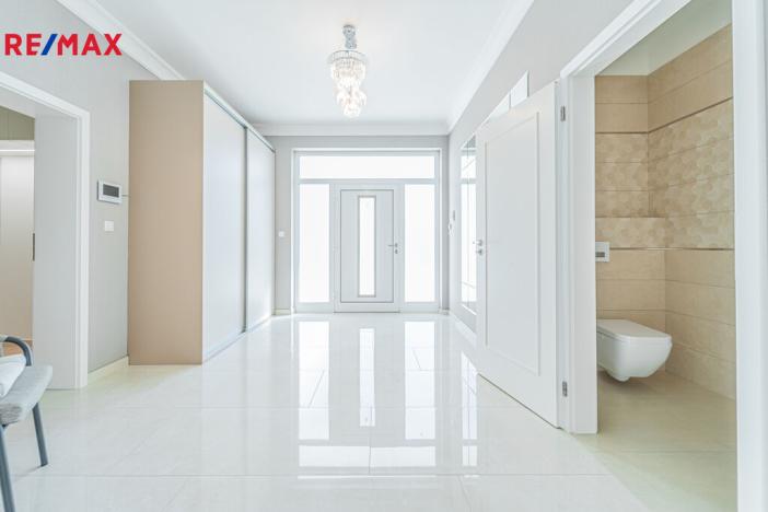 Prodej rodinného domu, Šestajovice, Myslivečkova, 389 m2