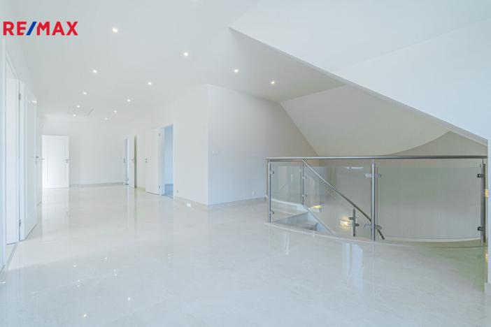 Prodej rodinného domu, Šestajovice, Myslivečkova, 389 m2