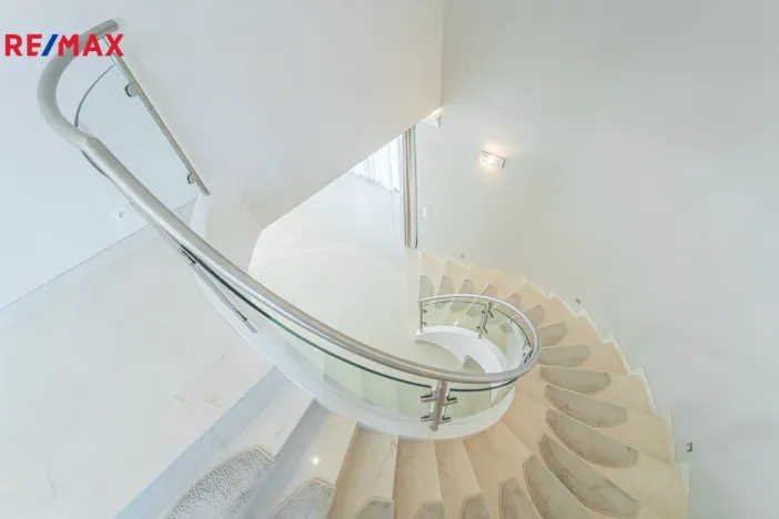 Prodej rodinného domu, Šestajovice, Myslivečkova, 389 m2