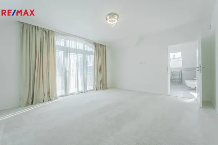 Prodej rodinného domu, Šestajovice, Myslivečkova, 389 m2