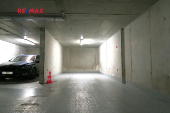 Pronájem garážového stání, Praha - Smíchov, Randova, 20 m2