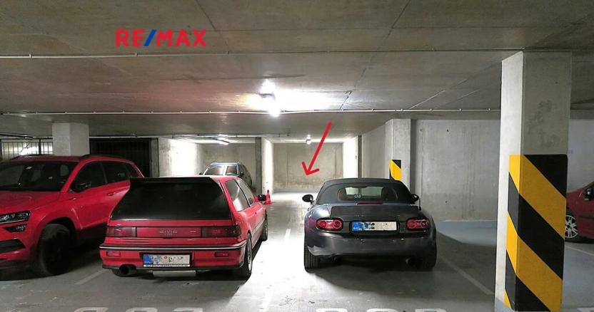 Pronájem garážového stání, Praha - Smíchov, Randova, 20 m2