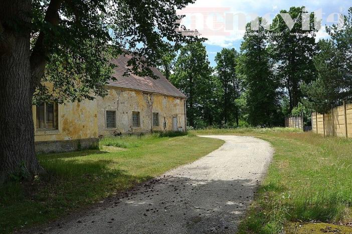 Prodej historického objektu, Hatín - Jemčina, 2500 m2