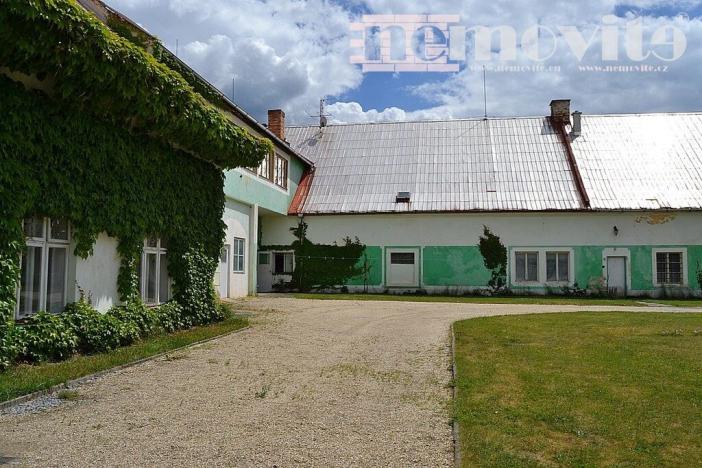 Prodej historického objektu, Hatín - Jemčina, 2500 m2