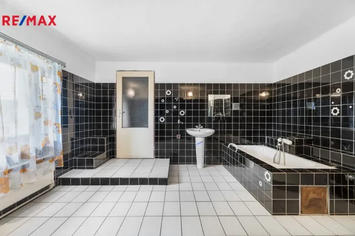 Prodej rodinného domu, Brniště - Luhov, 250 m2