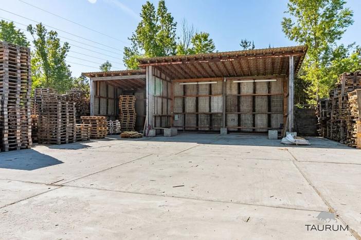 Prodej komerční nemovitosti, Vojkovice, 12027 m2