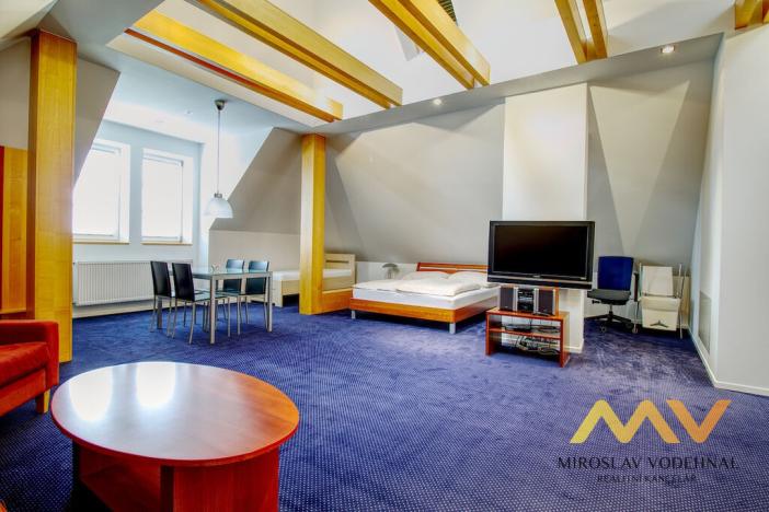 Pronájem bytu 1+kk, Hradec Králové, Malé náměstí, 98 m2