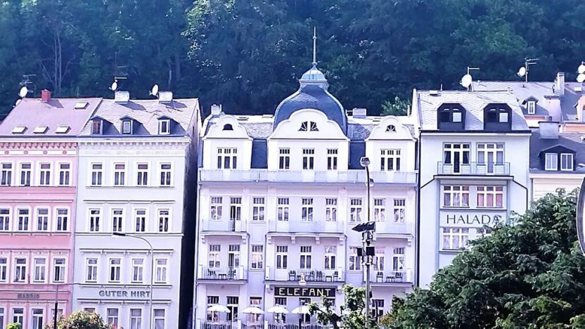 Prodej obchodního prostoru, Karlovy Vary, Divadelní náměstí, 30 m2