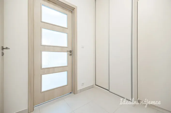 Pronájem bytu 1+kk, Praha - Letňany, Chlebovická, 33 m2