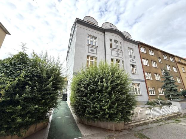 Pronájem bytu 1+kk, Praha - Žižkov, Jeseniova, 42 m2