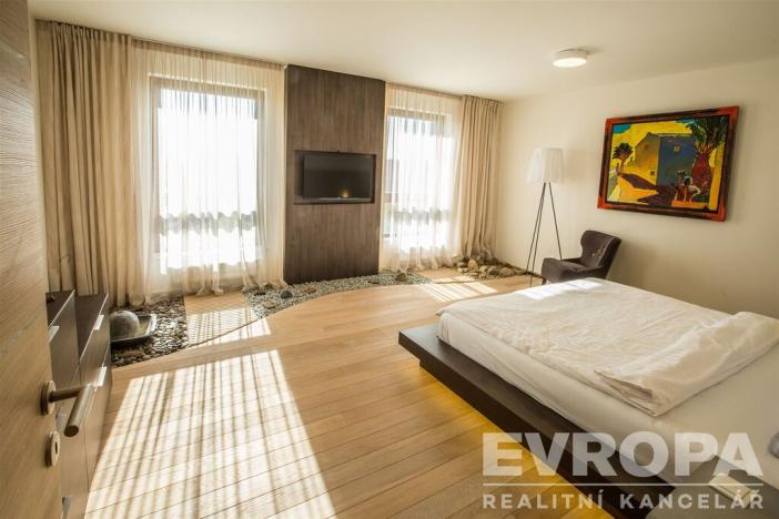 Prodej bytu 6+kk a větší, Beroun - Beroun-Závodí, Na Veselou, 182 m2