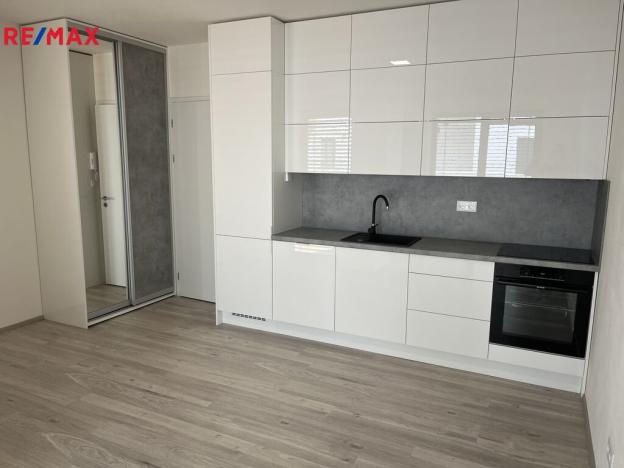 Pronájem bytu 1+kk, Zlín, Tyršovo nábřeží, 28 m2