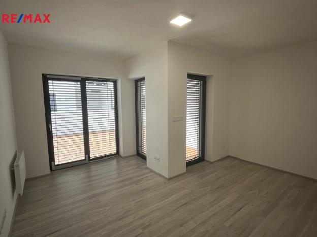 Pronájem bytu 1+kk, Zlín, Tyršovo nábřeží, 28 m2