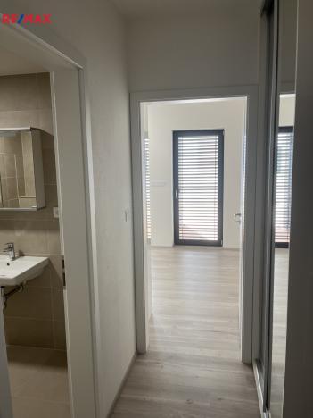 Pronájem bytu 1+kk, Zlín, Tyršovo nábřeží, 28 m2