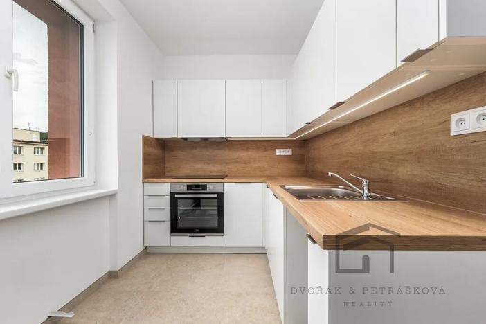 Pronájem bytu 2+1, Praha - Hloubětín, Mochovská, 52 m2