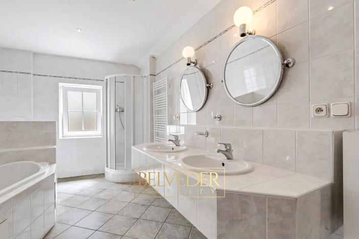 Prodej atypického bytu, Teplice, Krupská, 180 m2