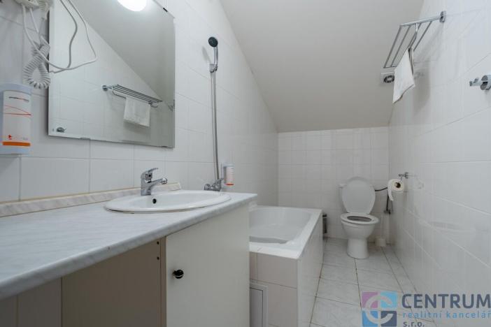 Prodej ubytování, Svoboda nad Úpou, 5. května, 1050 m2