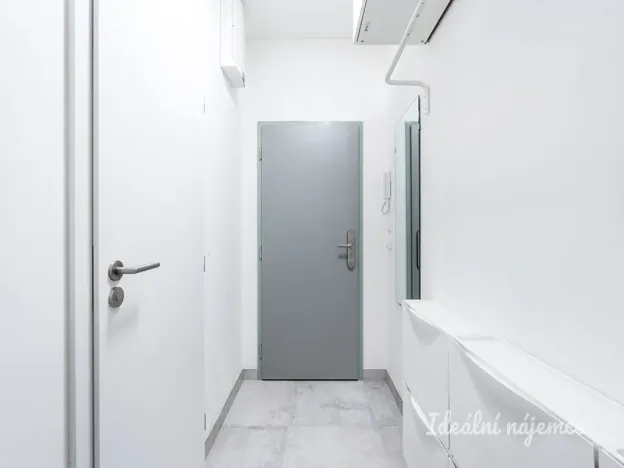 Pronájem bytu 1+kk, Praha - Kyje, Za černým mostem, 27 m2