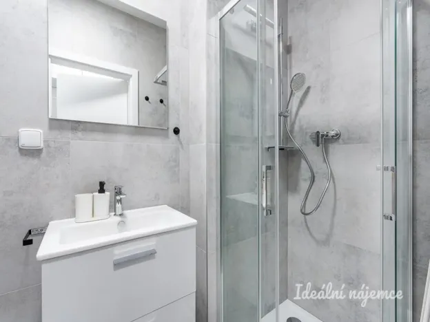 Pronájem bytu 1+kk, Praha - Kyje, Za černým mostem, 27 m2