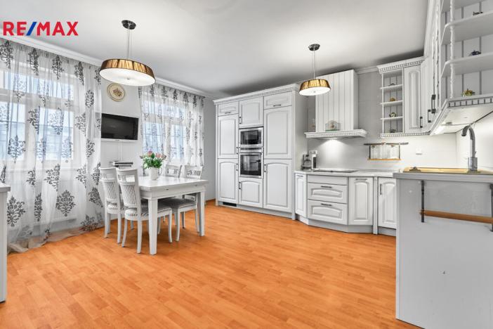 Prodej bytu 3+1, Karlovy Vary, Raisova, 118 m2