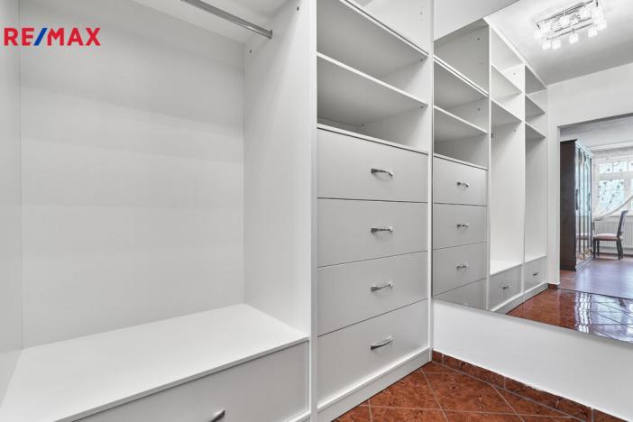 Prodej bytu 3+1, Karlovy Vary, Raisova, 118 m2