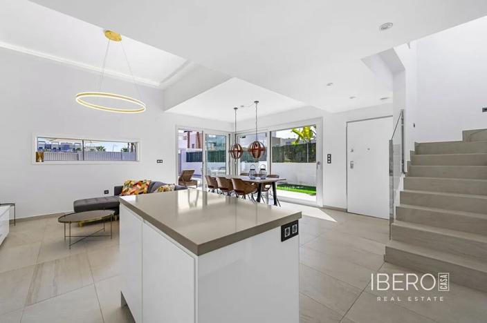 Prodej rodinného domu, Guardamar del Segura, Španělsko, 104 m2