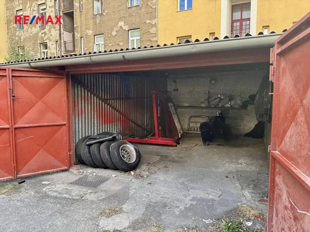 Prodej garáže, Praha - Žižkov, Čajkovského, 16 m2
