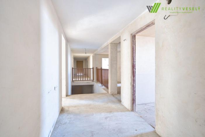 Prodej obchodního prostoru, Tvarožná Lhota, 750 m2