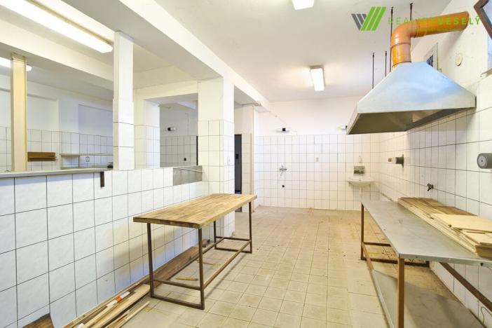 Prodej obchodního prostoru, Tvarožná Lhota, 750 m2