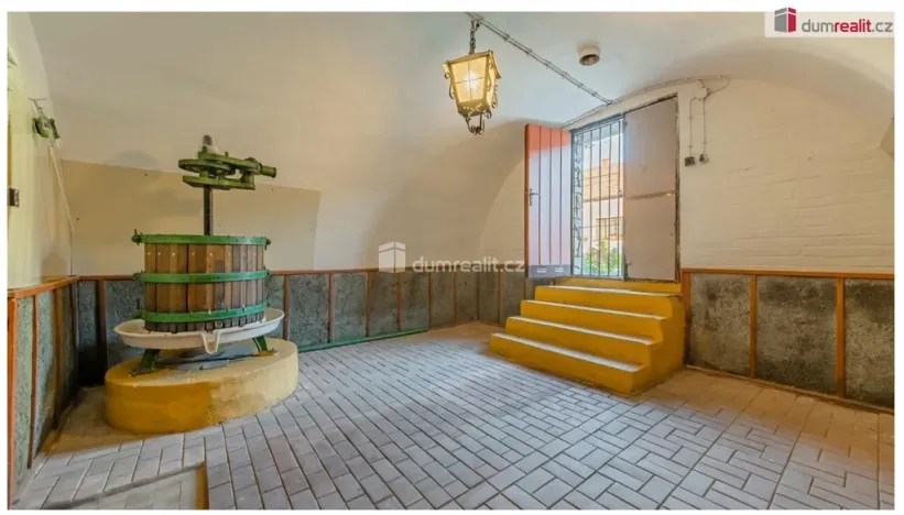 Pronájem garáže, Hovorany, 60 m2