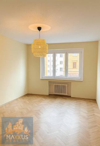 Pronájem bytu 1+kk, Praha - Smíchov, Plzeňská, 31 m2